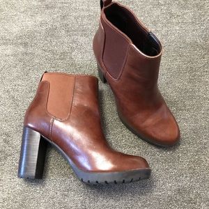 EUC Clark’s brown leather booties smoke & pet free